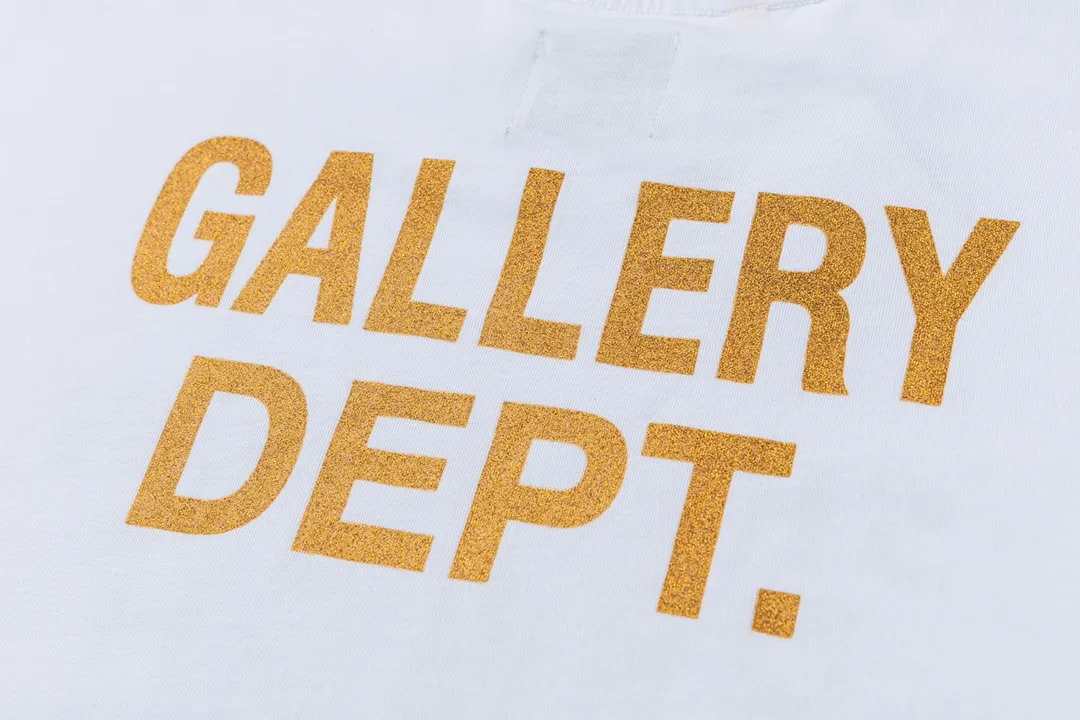 Model D133 Gallery dept American trendy brand printed high street short-sleeved T-shirt. It adopts digital direct printing printing technology and is shaped at high temperature. It is soft, comfortable and breathable. It weighs 240 grams and does not pill, fade or deform. S to XL, p106